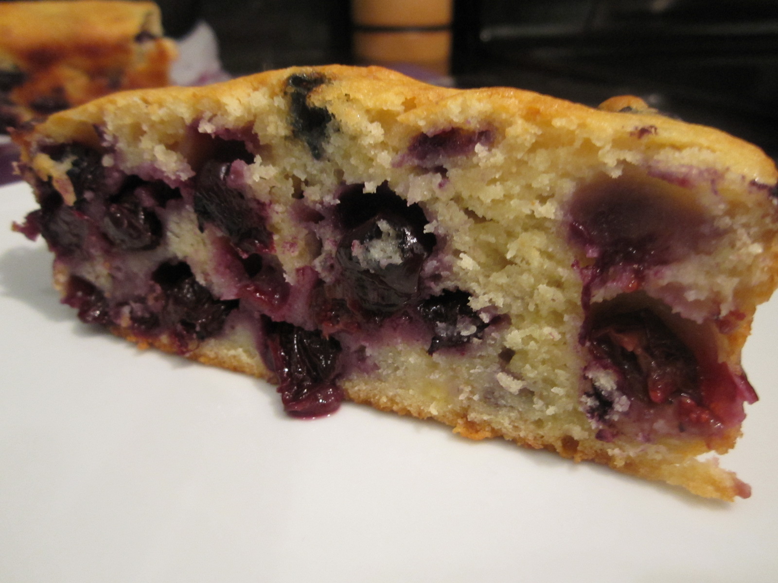 Sophie in the Kitchen: Blueberry Banana Cake