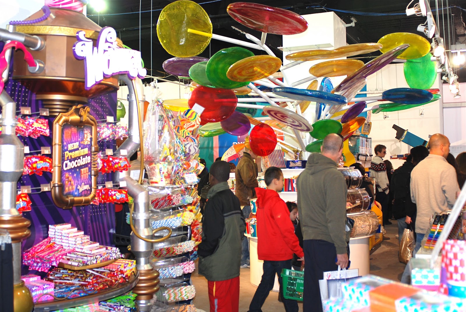 NYC ♥ NYC Dylan's Candy Bar Holiday PopUp Shop Near Bryant Park