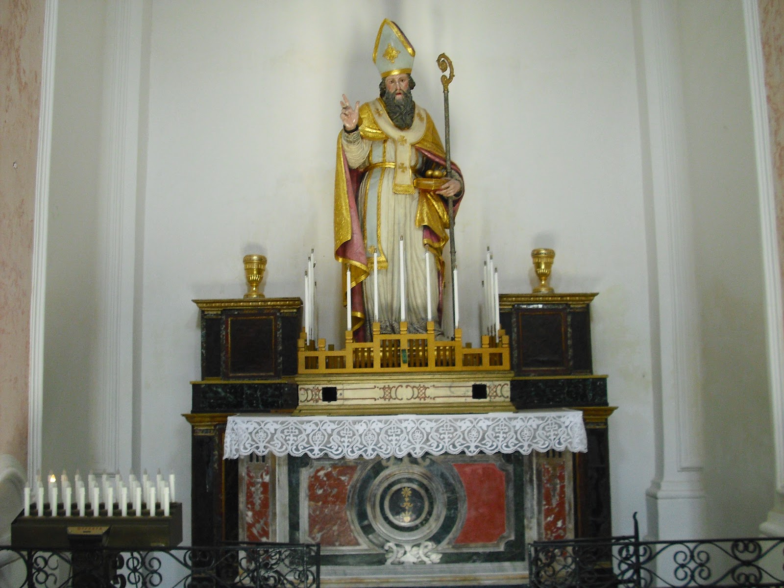Chiesa madre di salemi: agosto 2014 Legno recinto decorazione