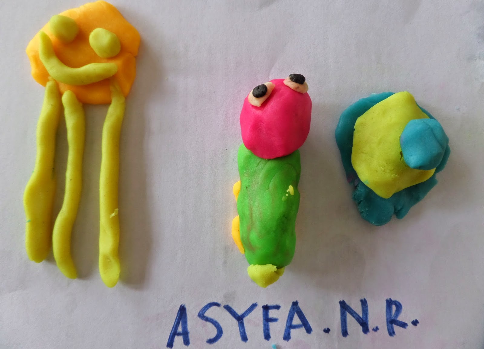 Hari Riyadi MEMBUAT BENTUK BINATANG DARI PLASTISIN