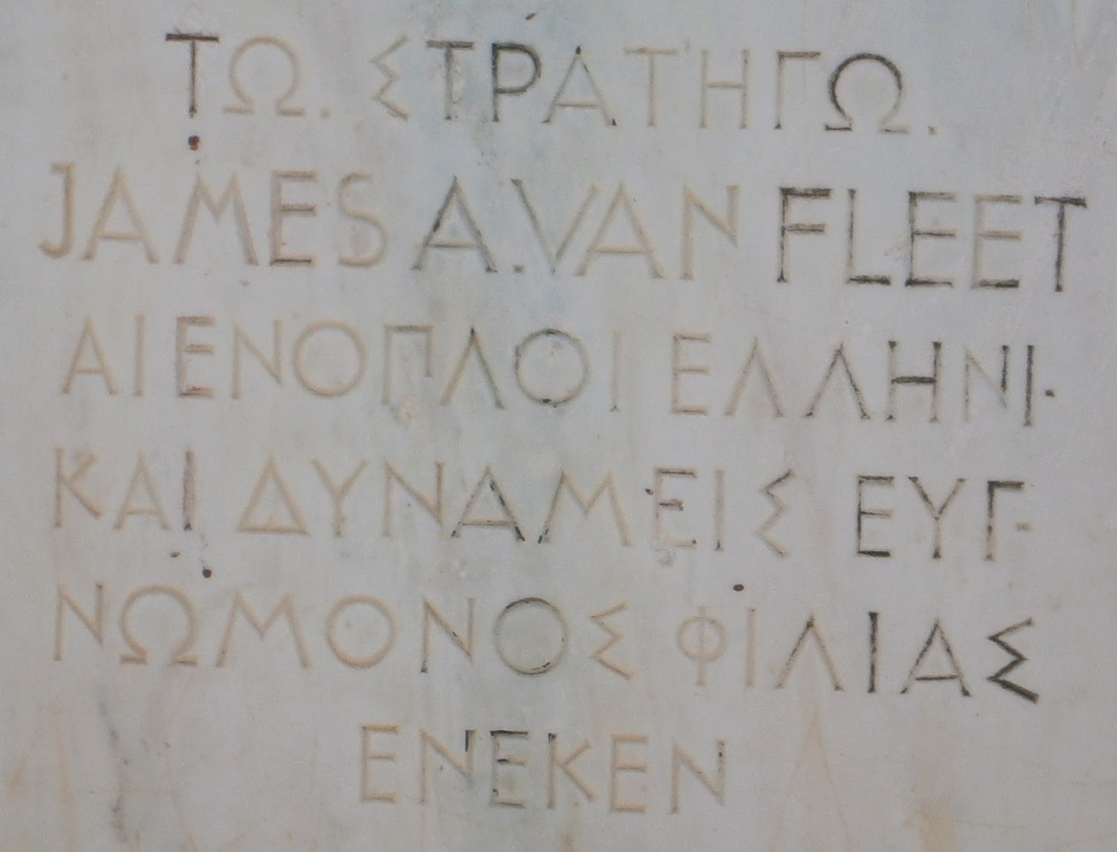 Η επιτύμβια στήλη του Στρατηγού 4 αστέρων Βαν Φλήτ, αναγράφει υπερηφάνως την πολεμική του δράση στην Ελλάδα,όπου τσάκισε τα κόκκινα μ___πανα του Τίτο Van+Fleet+Kast+03
