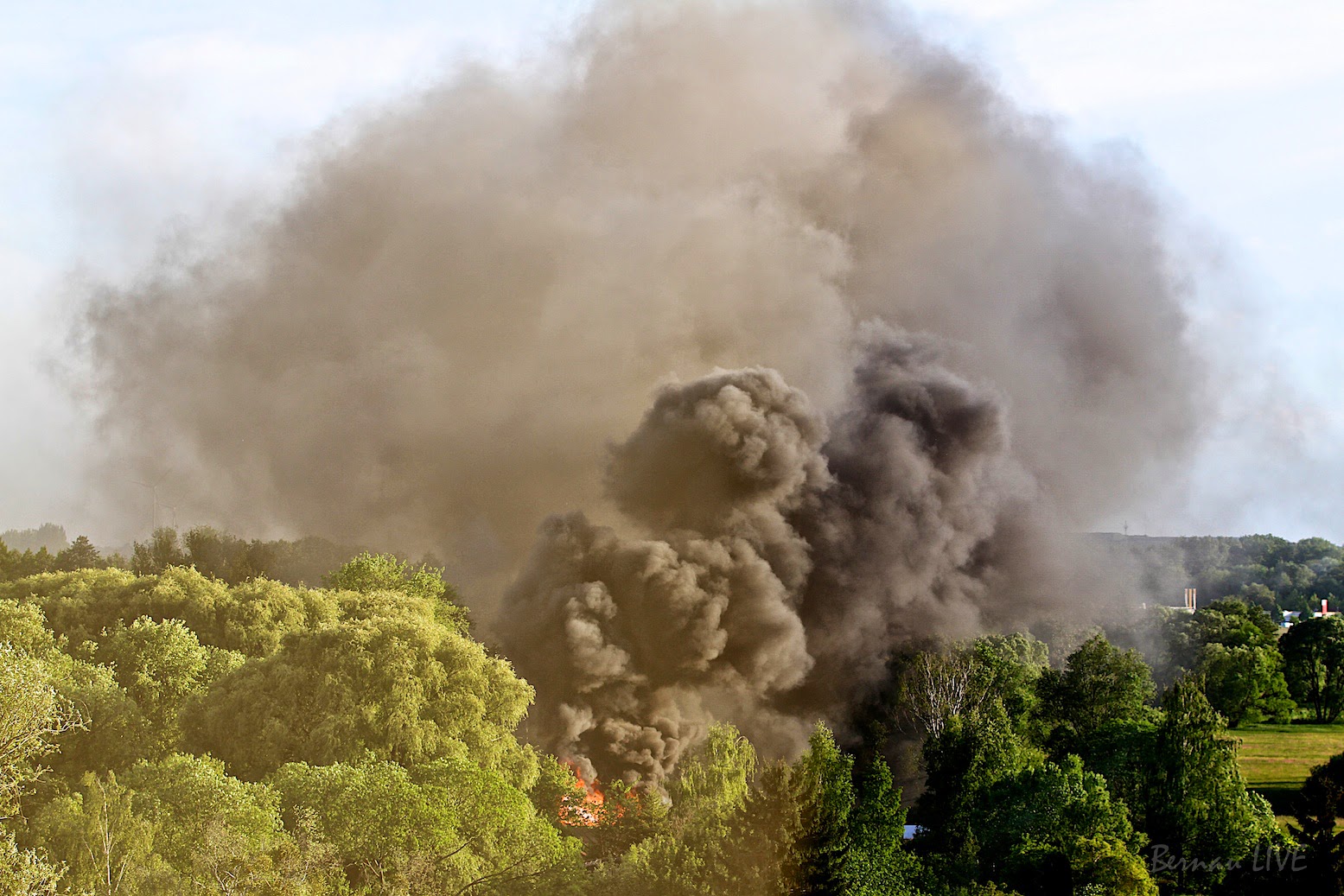 Bernau: Grosseinsatz der Feuerwehr - Bungalow Brand... 63 Bernau LIVE - Dein Stadtmagazin für Bernau bei Berlin