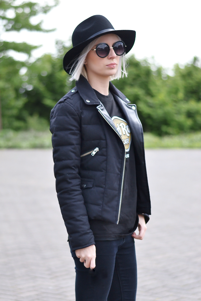 Outfit post by Belgian fashion blogger: The kooples jacket, h&m, black, wool, fedora hat, hard rock cafe, dublin, t-shirt, asos, ridley, skinny jeans, black, white slip on, zara, trends 2015, street style