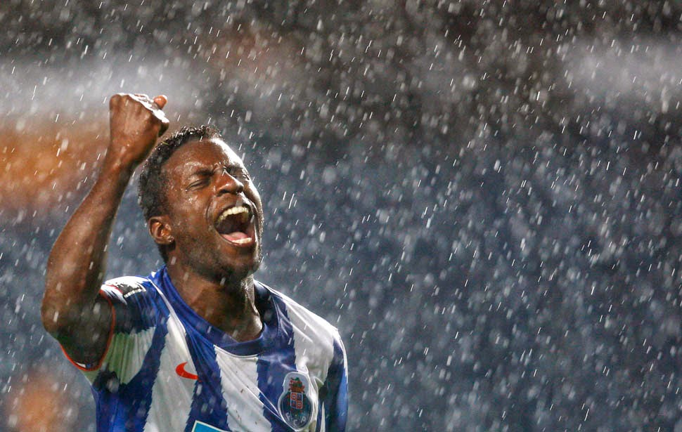 Playing in the Rain (Gallery) FOOTY FAIR