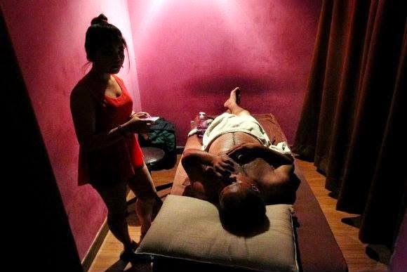 Celebrity Center: Massage with Cute Young Girl in Bali Island