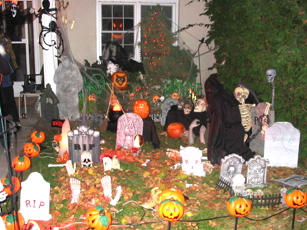 DECK THE HOLIDAY'S HALLOWEEN AROUND THE WORLD, PART III!!