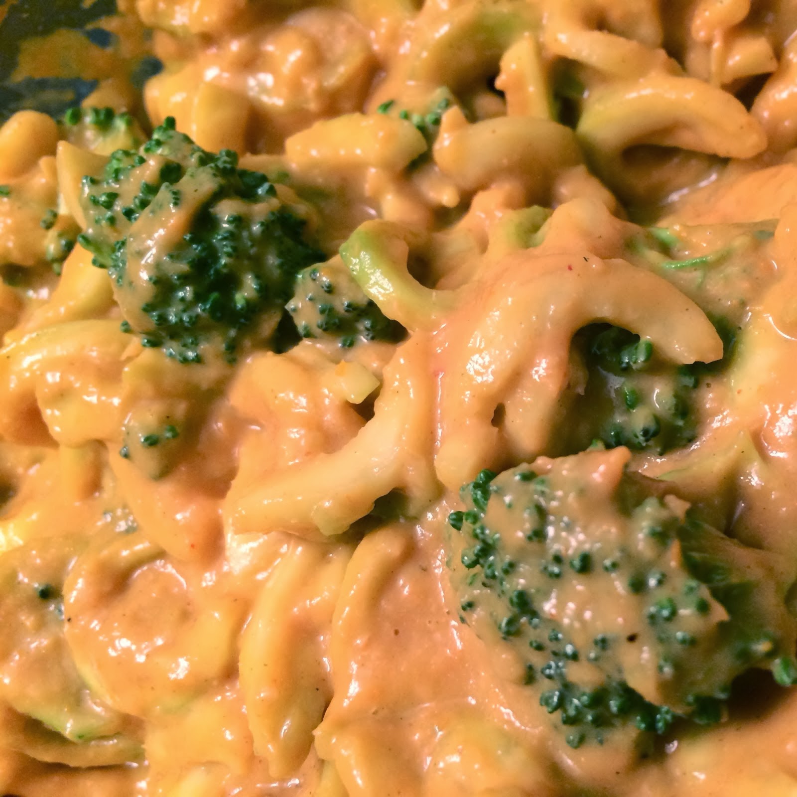 Low Fat Raw Vegan Mac & Cheese with Bonus Raw Ketchup Recipe! Raw Edibles