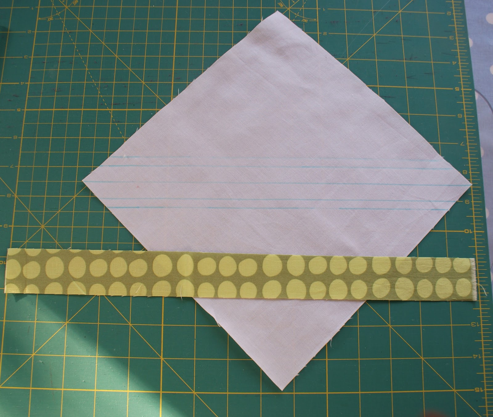 The Dining Room Drawers String Quilt Cushion Cover (Tutorial)