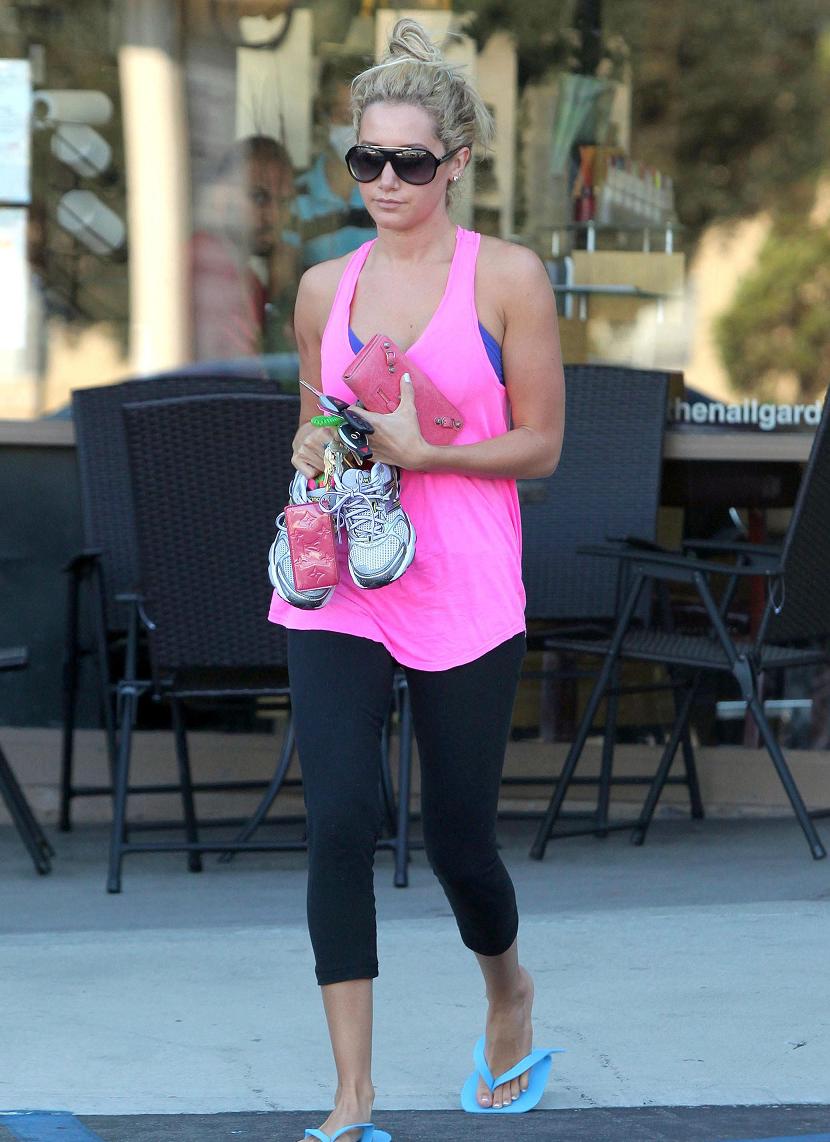 Ashley Tisdale: Ashley Tisdale leaving the salon Nail Garden (Studio City)