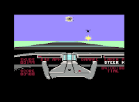 Captura de pantalla de Knight Rider (El coche fantástico) para Commodore 64 muestra el control del coche sobre una carretera. Unos helicópteros disparan... pero a qué?...