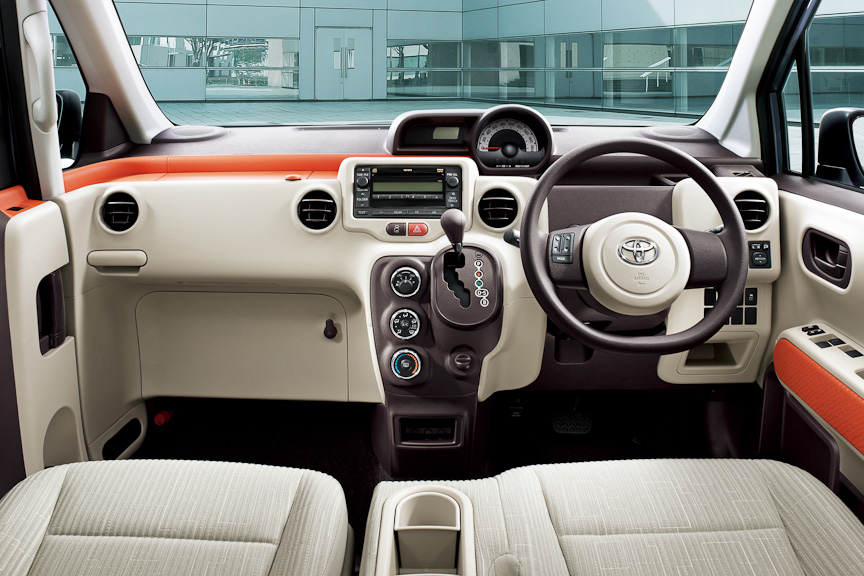 Toyota Spade (2012) Car Barn Sport