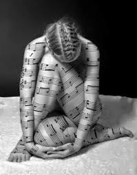 La música es una Flor que el compositor desojó al viento