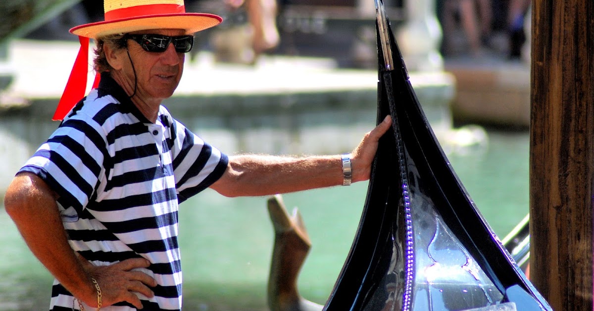 gondolero+en+venecia.JPG