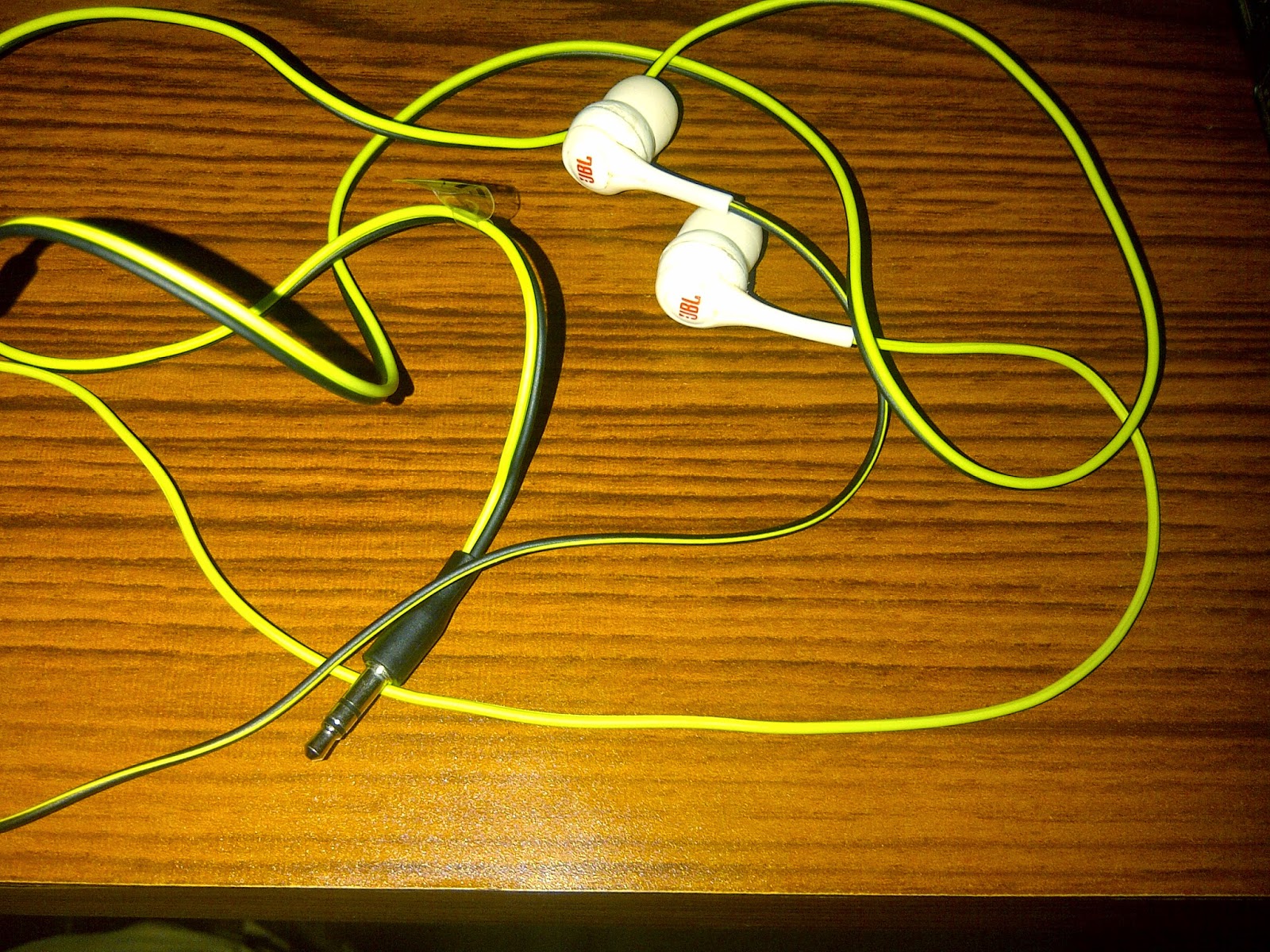 Akshay's Experiments How Make a Smiley face using Applets in Java?