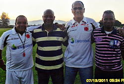 Gilberto e Osias juntos com a comissão técnica do Vasco