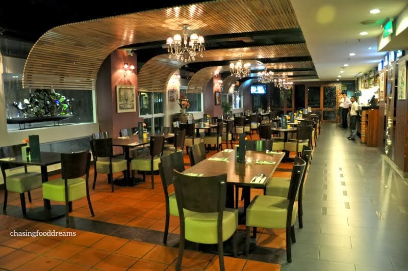 CHASING FOOD DREAMS Silver Spoon Trattoria, Bandar Menjalara New