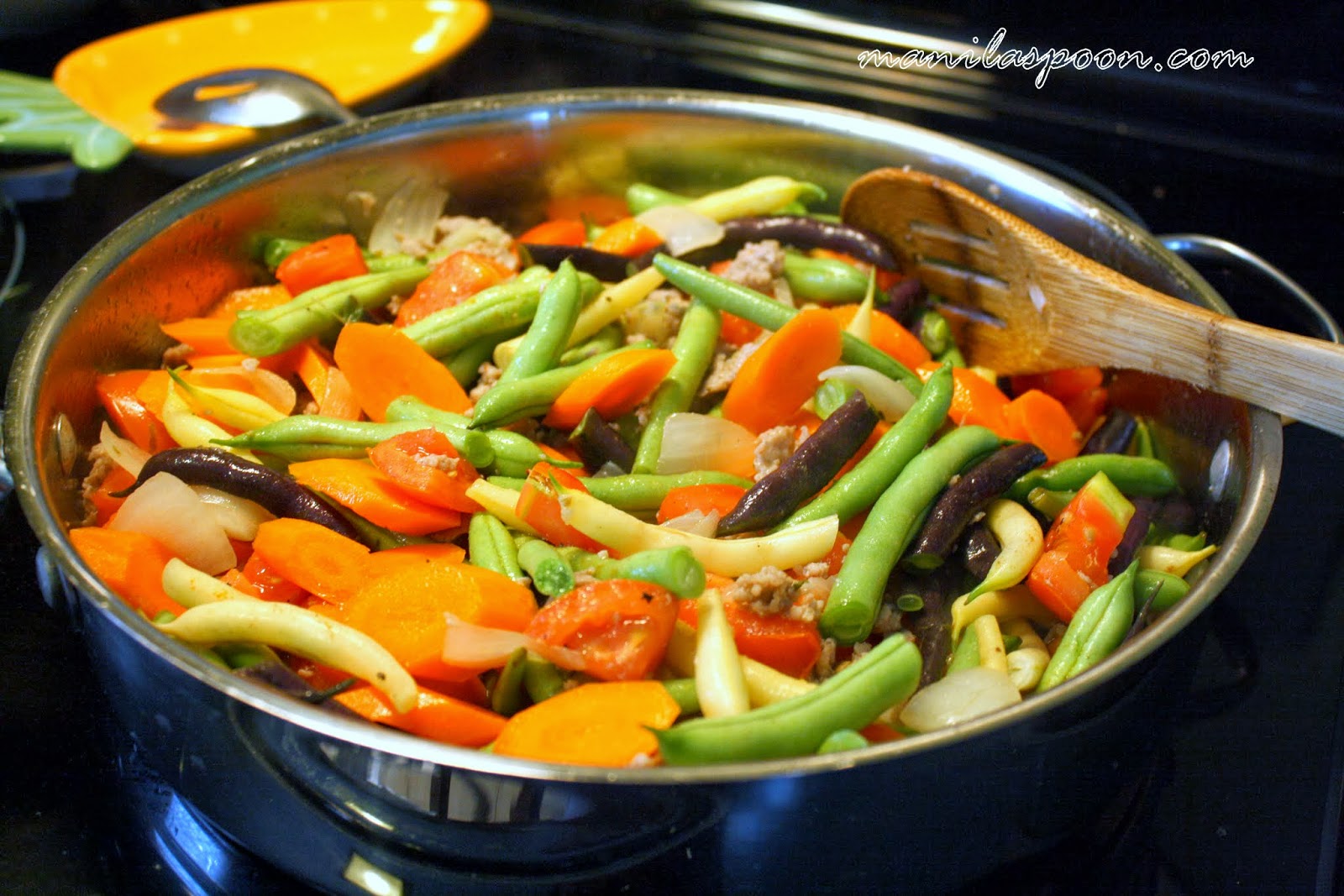Sautéed Green Beans and Yellow Squash with Italian Sausages Manila Spoon