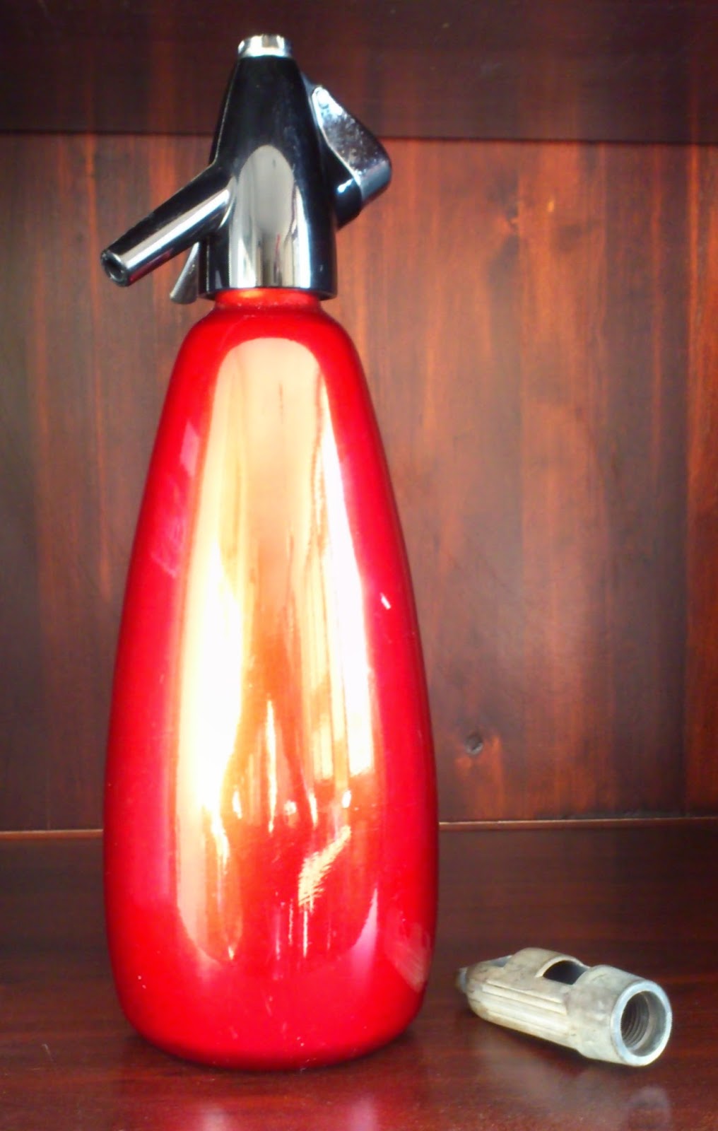 the Ginslinger Syphon bottle/Soda water (Yale)