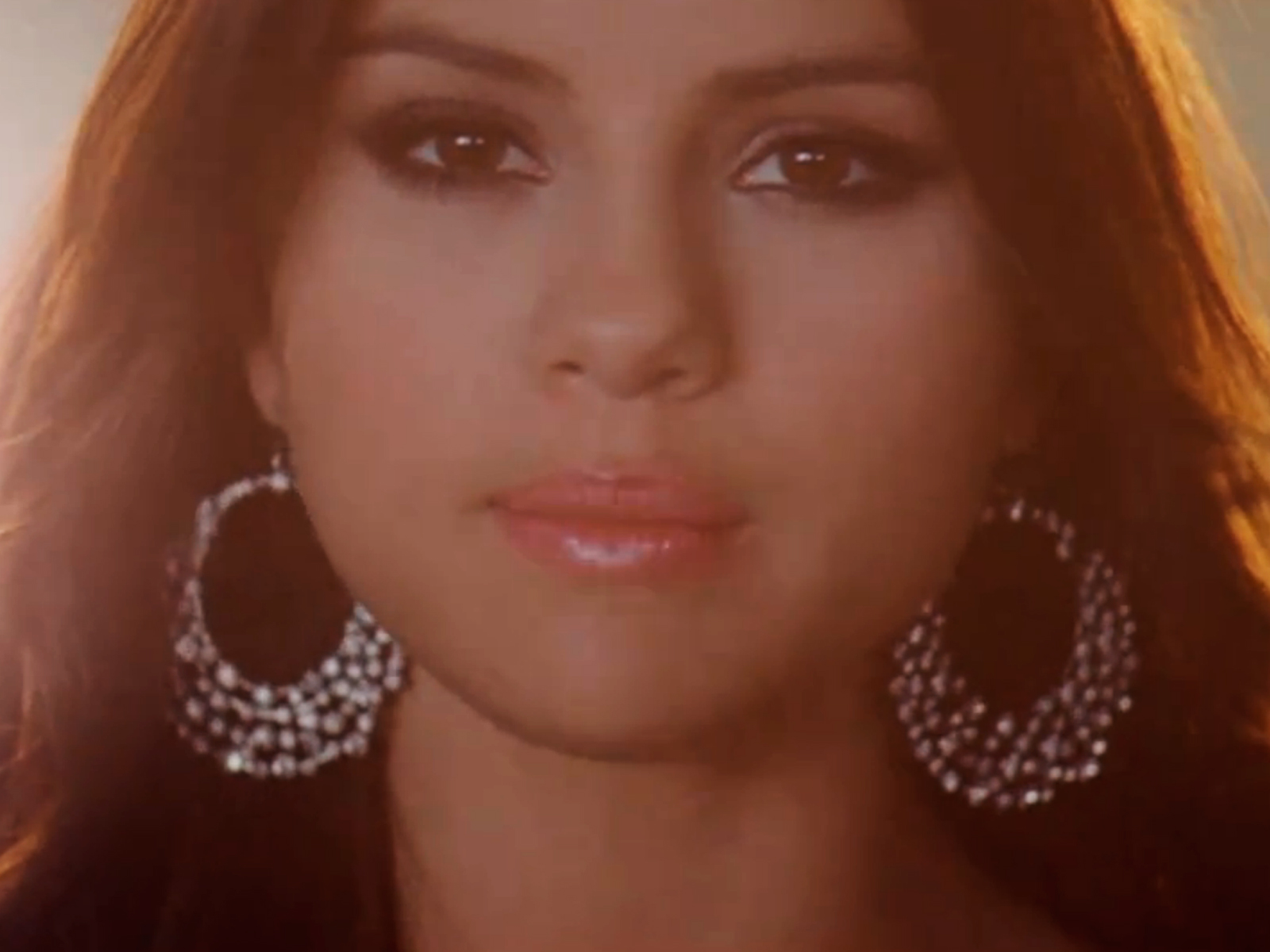 http://1.bp.blogspot.com/-FXhZP1vTjT0/UMKD1LGeNpI/AAAAAAAAAEU/gYLZTWAYSn4/s1600/Who-Says-By-Selena-Gomez.jpg