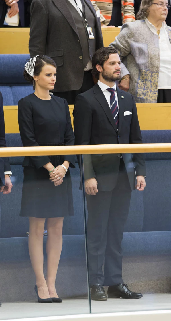 la Famille Royale a assisté à la Cérémonie au Parlement pendant laquelle le Roi a prononcé un discours.