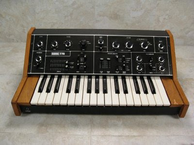 Korg 770