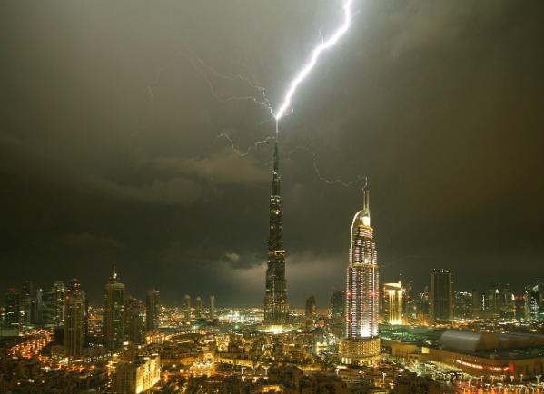Roosevelt Severe Unusual Weather Lightning Strikes To Chicago S Skyscrapers Sears Hancock Trump