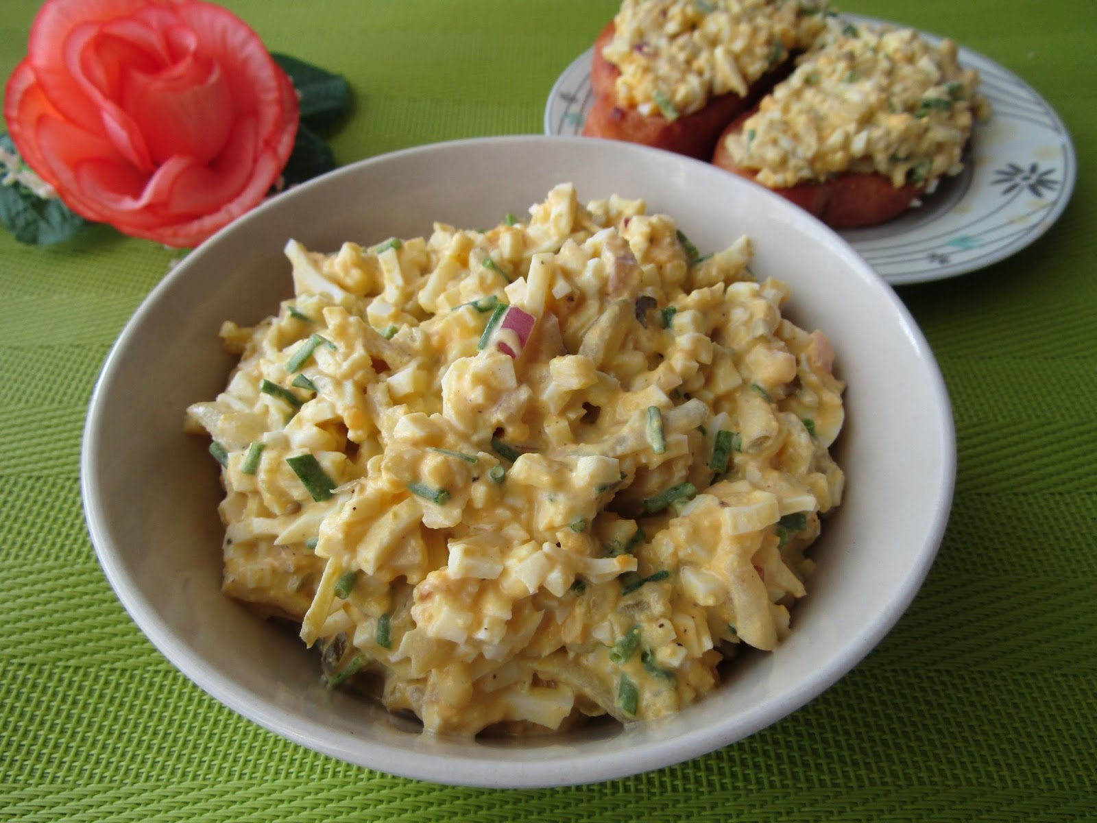 Tradycyjna kuchnia Kasi Chrzanowa pasta jajeczna z ogórkiem kiszonym