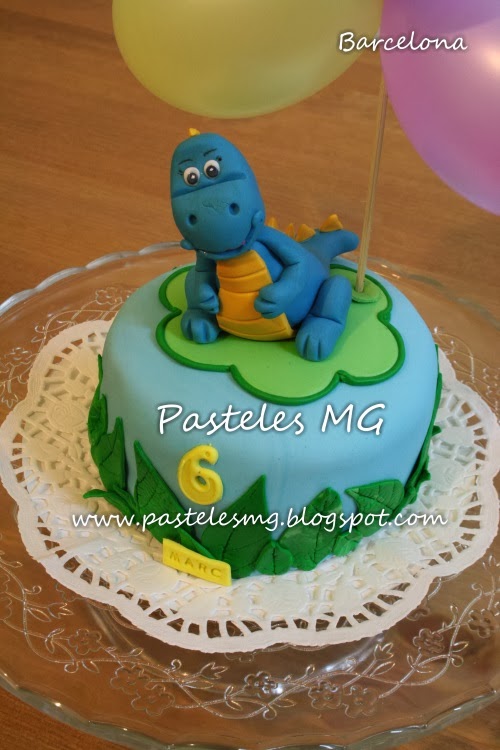 Pasteles MG: Dino Cake: Tarta Infantil Personalizada con figura modelada de  Dinosaurio.