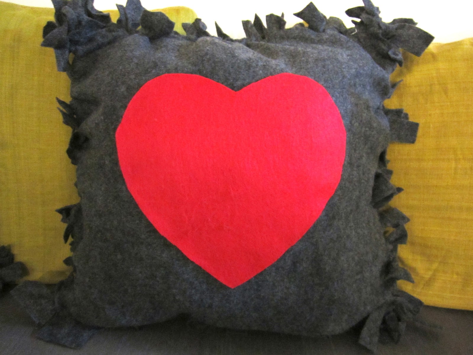 Diy No Sew Valentines Day Throw Pillows Diy No Sew Throw Pillows