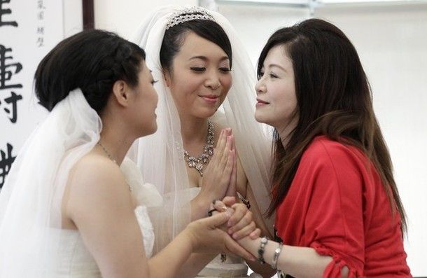 Inilah Pernikahan Lesbian Resmi Pertama Di Taiwan !! [+pics] [ www.BlogApaAja.com ]