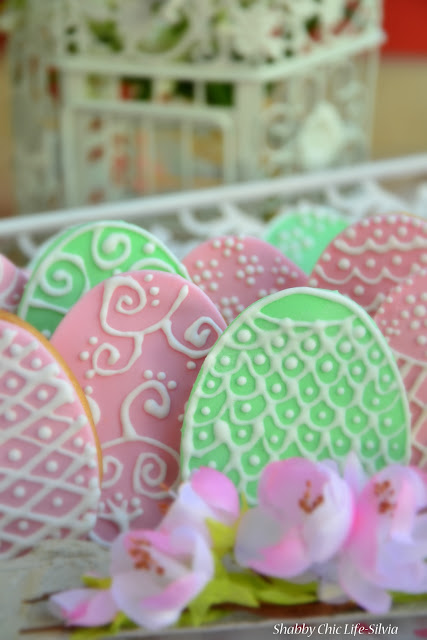 uova di frolla, pasta di zucchero e glassa http://shabbychiclife-silvia.blogspot.it