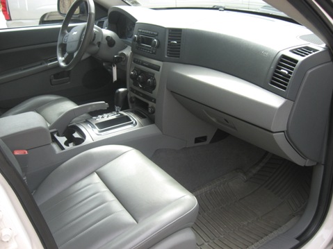 Pumpkin Fine Cars and Exotics: 2006 Jeep Grand Cherokee Laredo