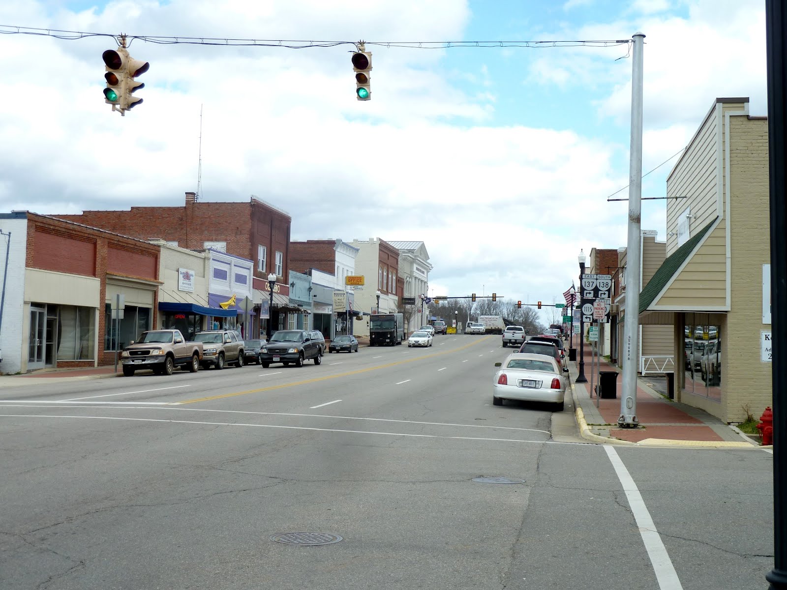seniors walking across america POST 563 KENBRIDGE, VIRGINIA; US 40