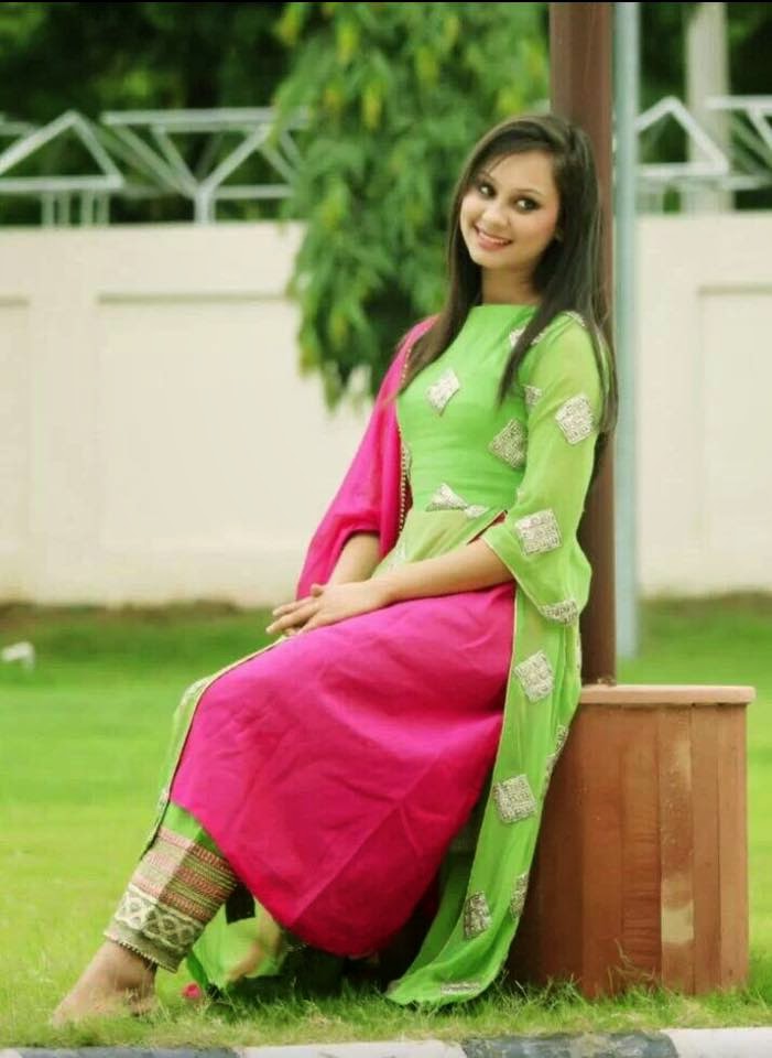 Hot Punjabi Girl In Salwar Suit.