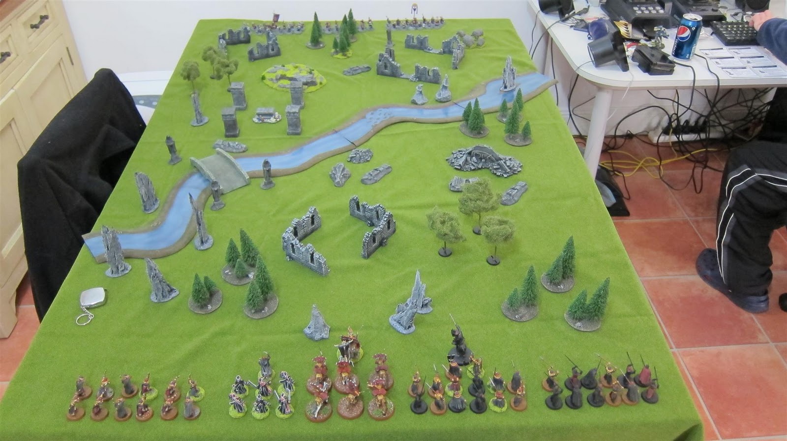 Middle Earth Strategy Battle Game and Warhammer 40k LotR SBG Battle