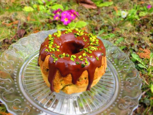 Mini Gugelhopf mit Pistazien und Schokoladenguss