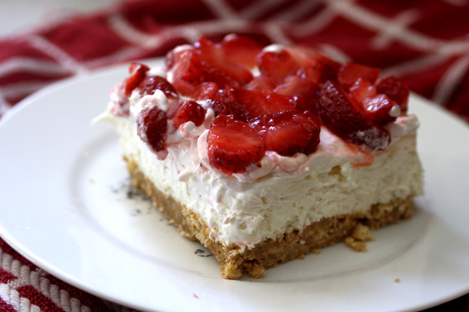 Baker Homemaker Sensational Strawberry Cream Dessert