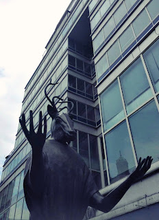 Leonora Carrington y sus animales fantásticos en el Atrio de San Francisco. Leonora Carrington y sus animales fantásticos en el Atrio de San Francisco.