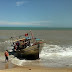 Cinco pescadores ficaram 16 horas no mar à espera de socorro.