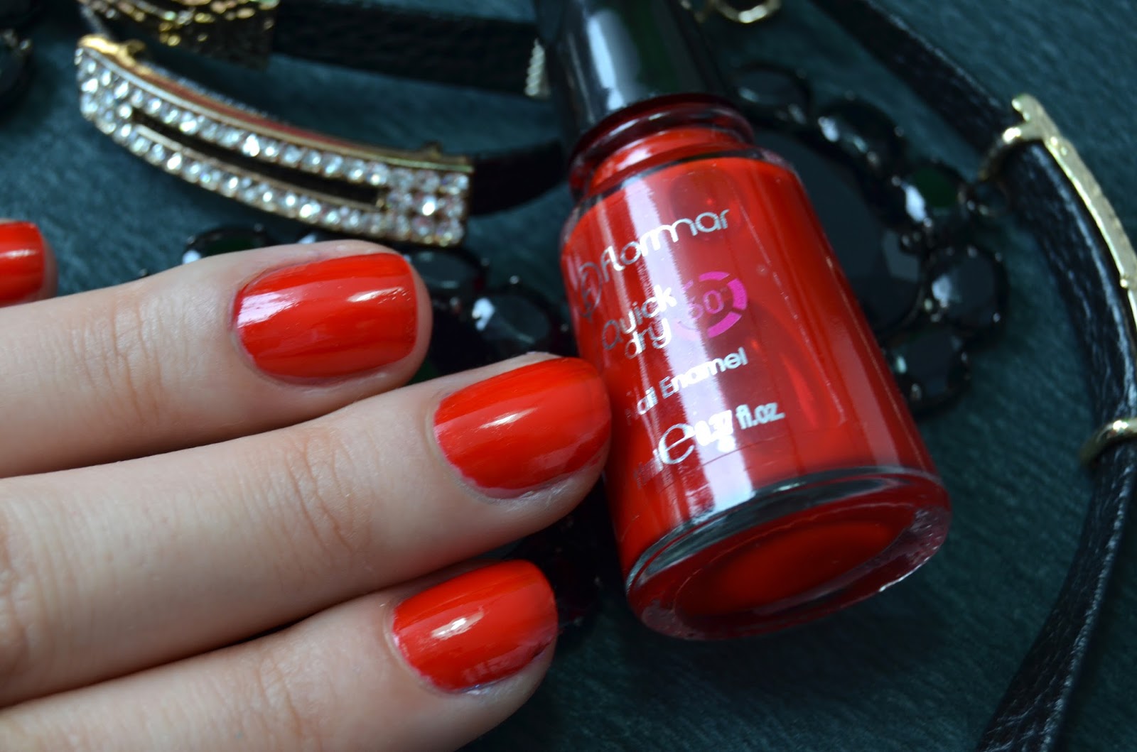 Merhaba Bugun Flormar In Cikarttigi Iki Yeni Oje Koleksiyonundan Bahsetmek Istiyorum Jelly Look Ve Quick Dry Ojeleri Tek Tek Denedim Ve Simdi Size Gostermek Istiyorum Beyaz Oje Disindaki Hepsi Tek Kat Suruldu Yani Kapaticiliklari Her Iki Serinin De Guzel