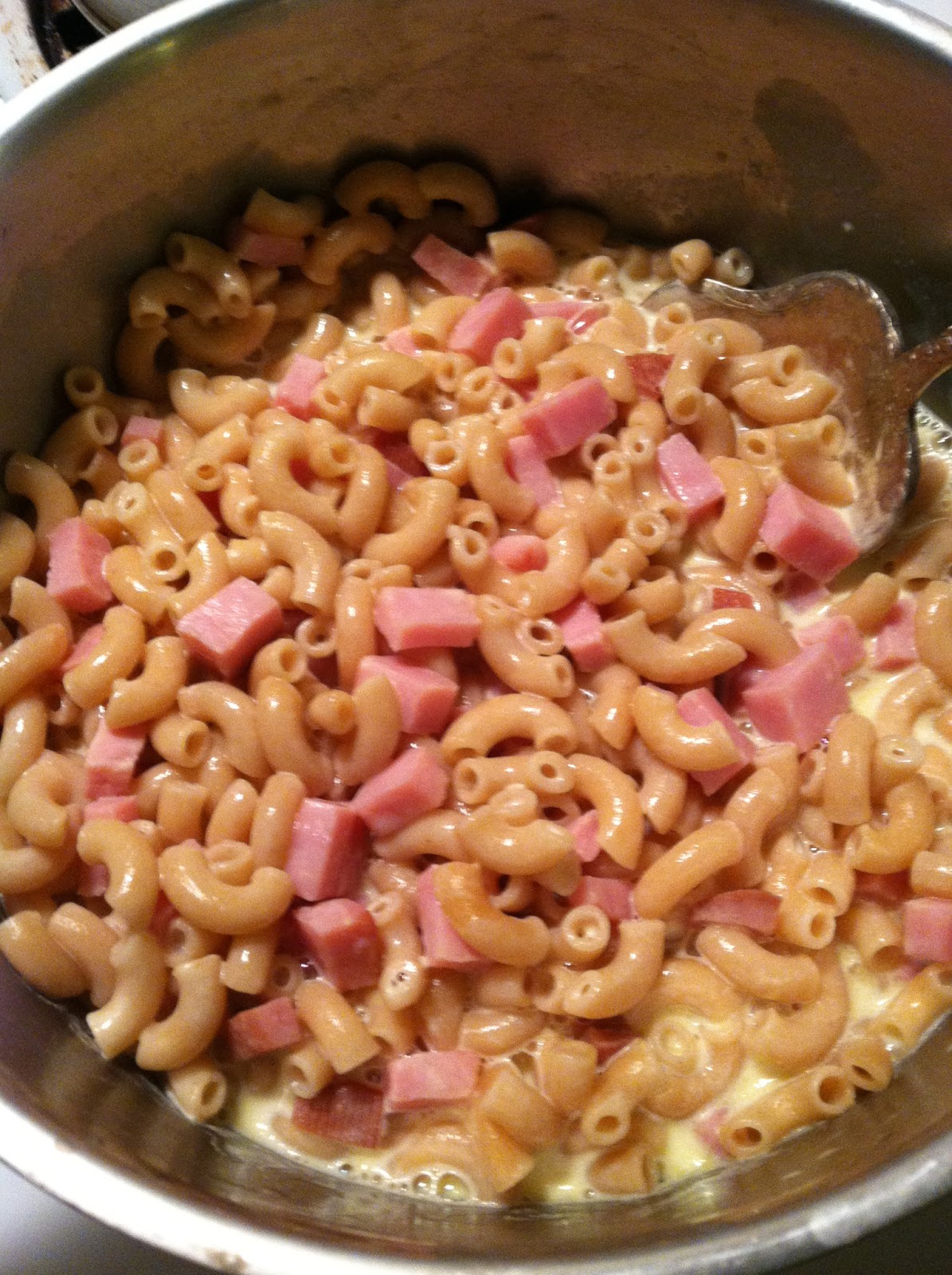 The Kitchen Chic Quick and Easy Ham, Mac n Cheese