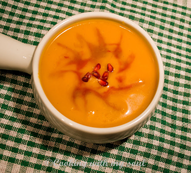 Articole culinare : Supa crema de dovleac copt, cu suc de rodii (Roasted buttersquash and pomegranate creamy soup)