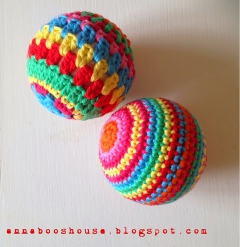 2000 Free Amigurumi Patterns: Colorful Christmas Baubles ...