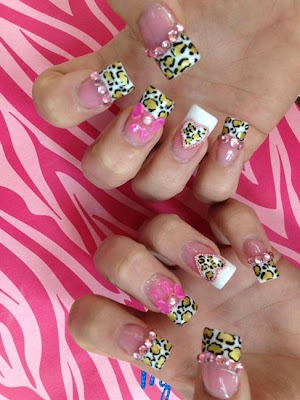 Unas En 3d Tipos De Unas Disenos De Unas En 3d O Relieve Con Lazos Perlitas Y Flores Con Diferentes Estilos Y Colores Unas Pintadas De Colores Con Pequenos Puntos Negros Y Lazos Unas Rejilla Negra Bonitas Unas En Forma De Rejilla Negra Con Un Lazo