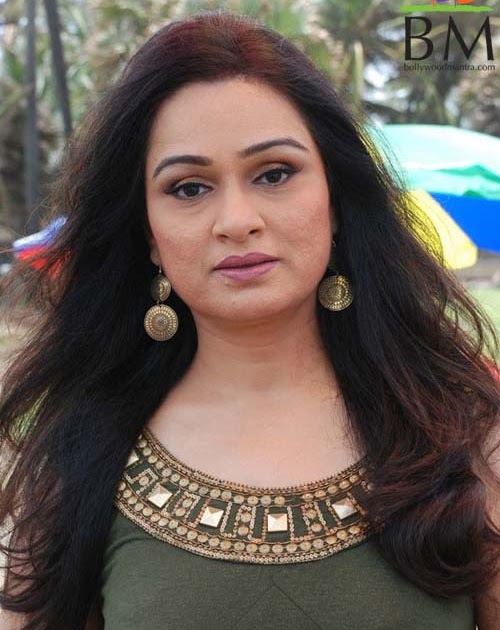 Padmini Kolhapure to play Asha Bhonsle’s daughter - Miss Players