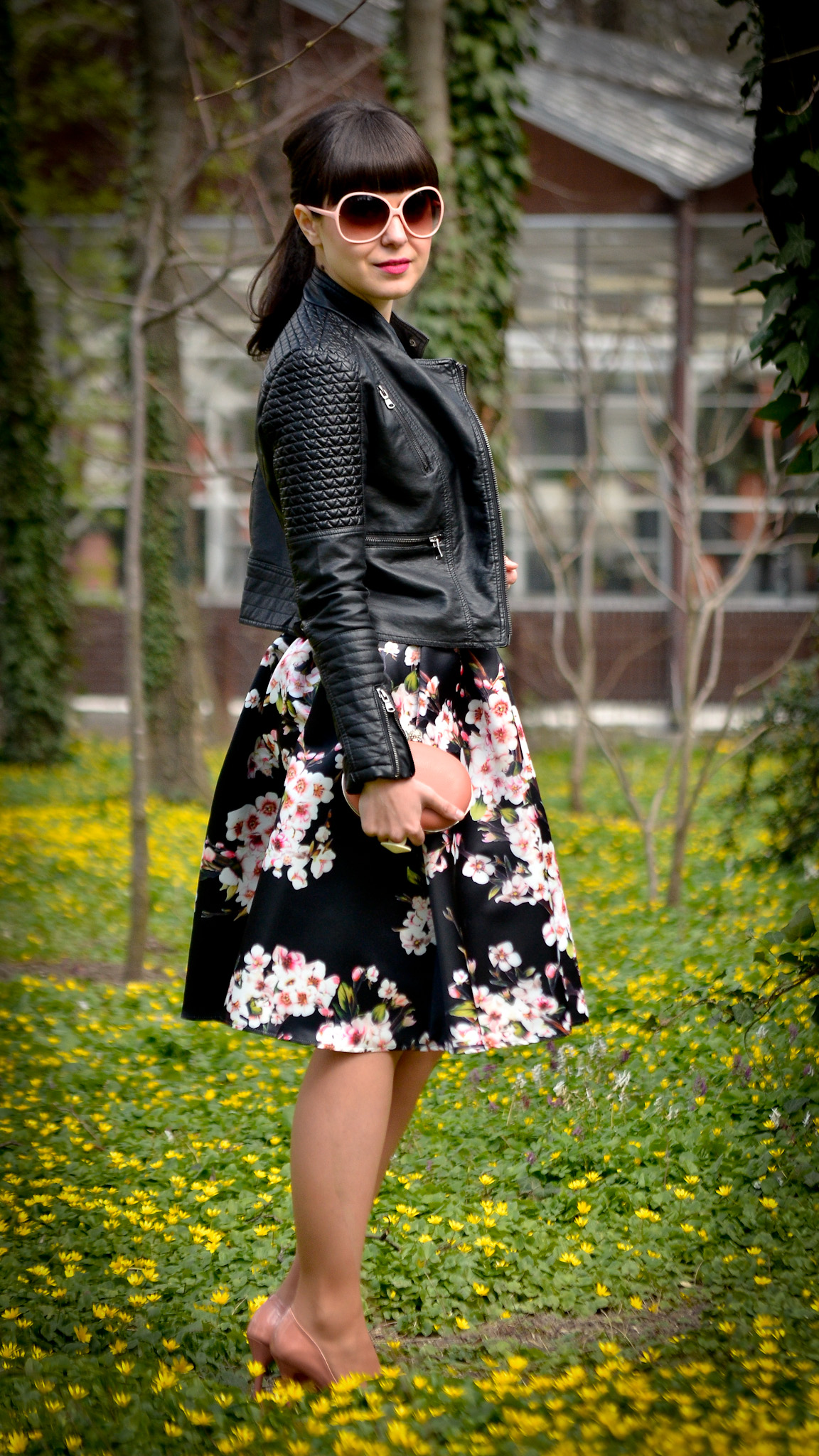 blooming skirt sheinside cherry flowers 50s style coral clutch heels leather jacket pink sunglasses spring lace crop top zara
