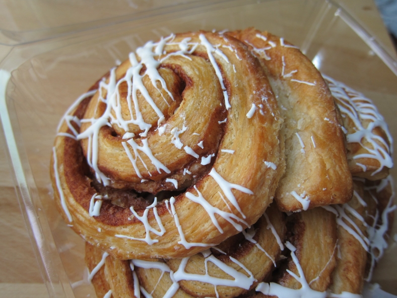 Review Trader Joe's Cinnamon Rolls Brand Eating