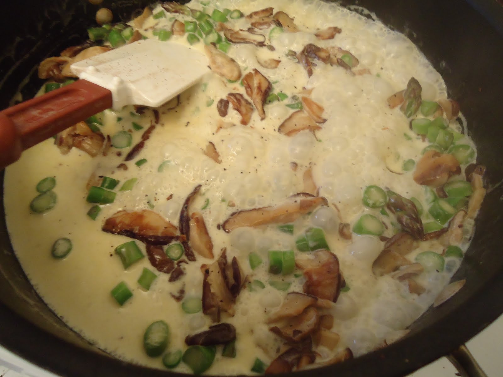 FIVE O'CLOCK FOOD Linguine with Spring Asparagus, Shiitake and