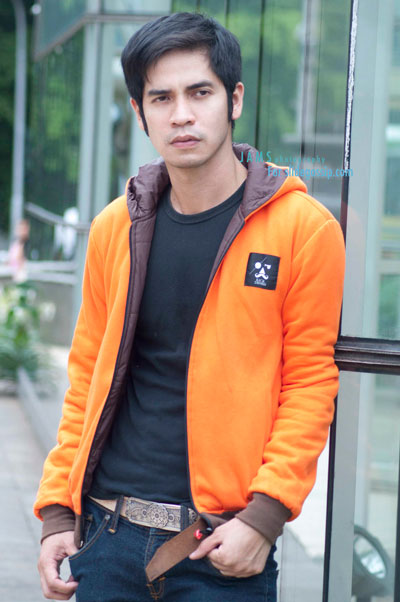 Ricky Perdana, Artis Yang Ramah, Rendah Hati dan Rajin Ibadah - SlideGossip