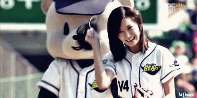Yoona%20SNSD%20Baseball%20GIF%20(2).gif